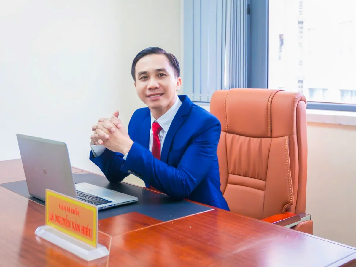 Luật sư Nguyễn Văn Hiếu làm việc tại Văn phòng luật sư Hiếu Hiền